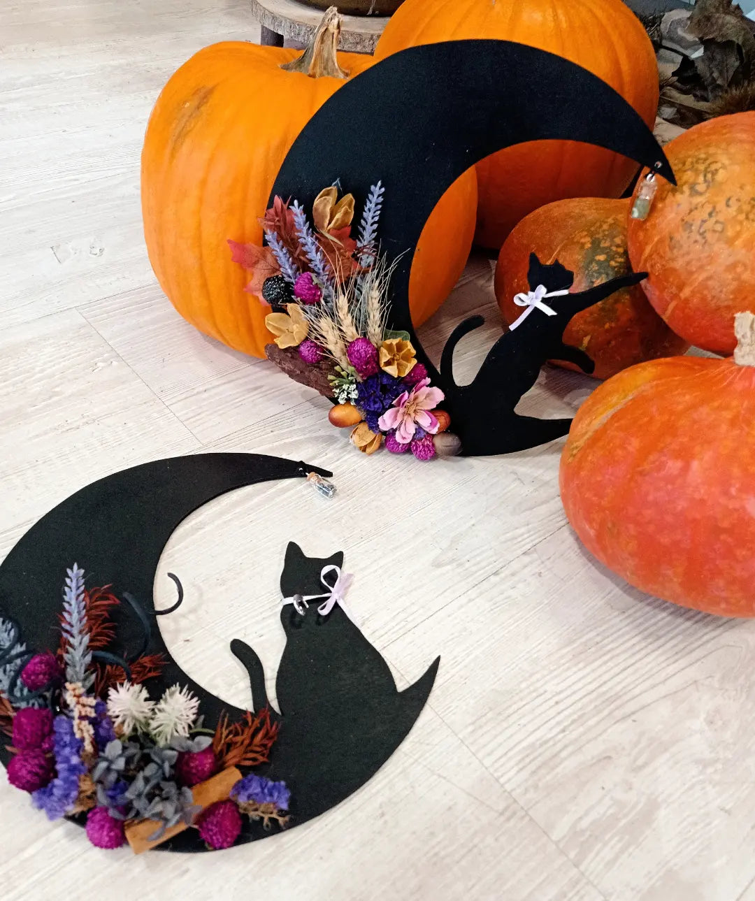 Luna nera con gatto in legno