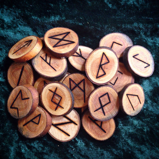 Rune su legno